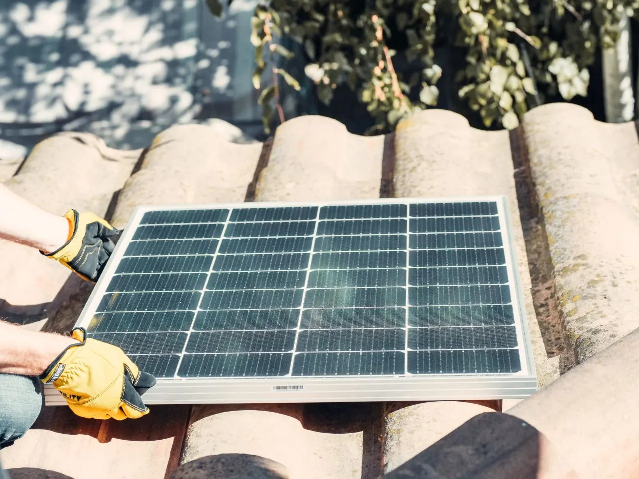 Solar Panels and Battery Storage: The Complete Guide